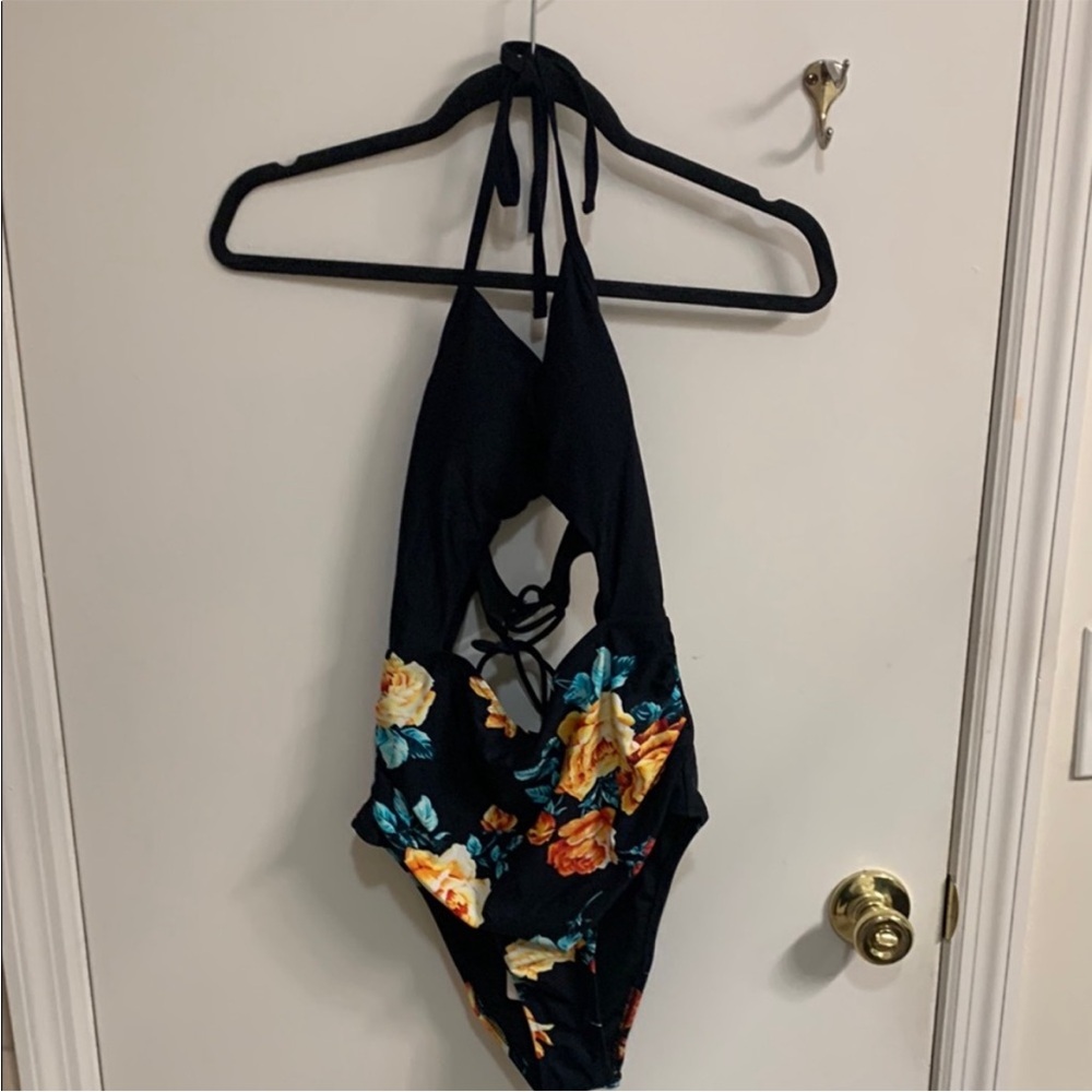 NWT Cupshe Black Floral One Piece Swimsuit with cut Outs in Sz L